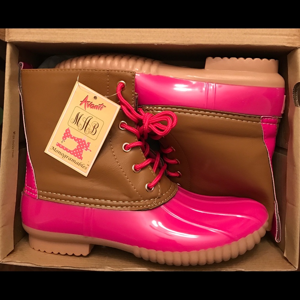 Avanti Duck Boots!! Brand New Size 9!
